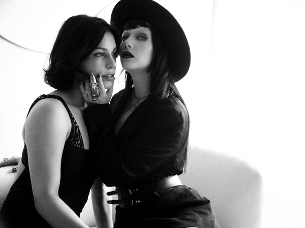 Guide Pratique : Sélectionner des Ceintures en Daim pour Sublimer une Robe Fluide